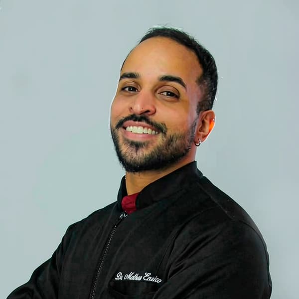 Dr. Matheus Enrico - Implantodontista